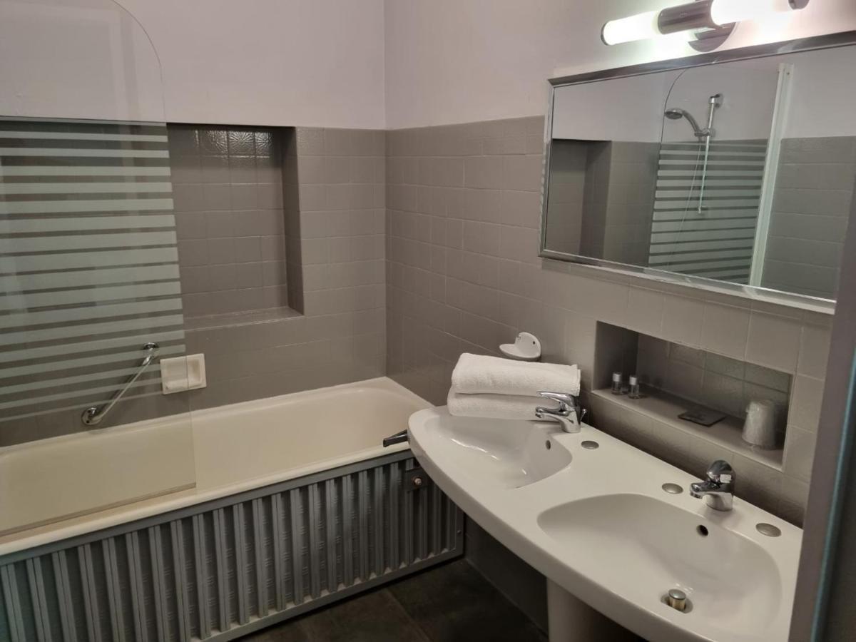 Feurs Hotel Le Comty מראה חיצוני תמונה